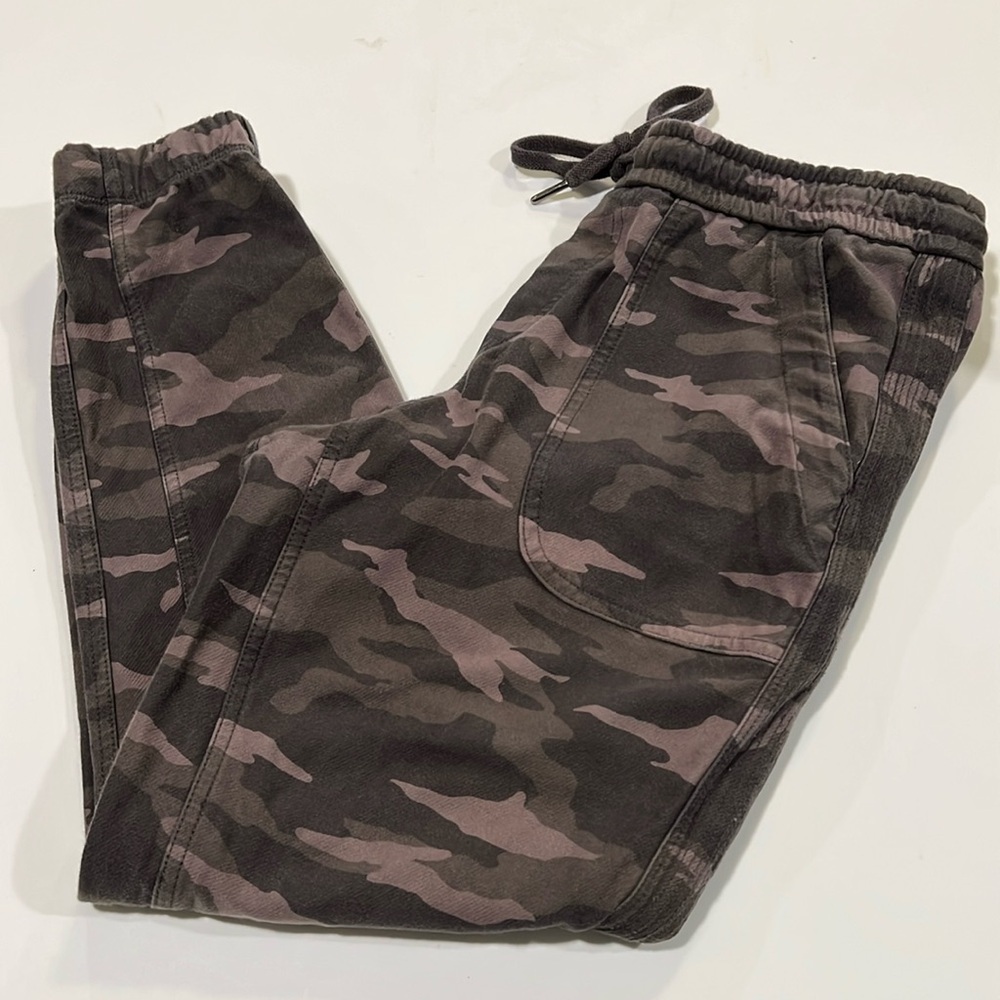 Athleta - 6P, camo Farralon Jogger